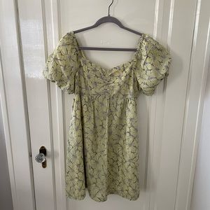 Yellow floral puffer sleeve dress